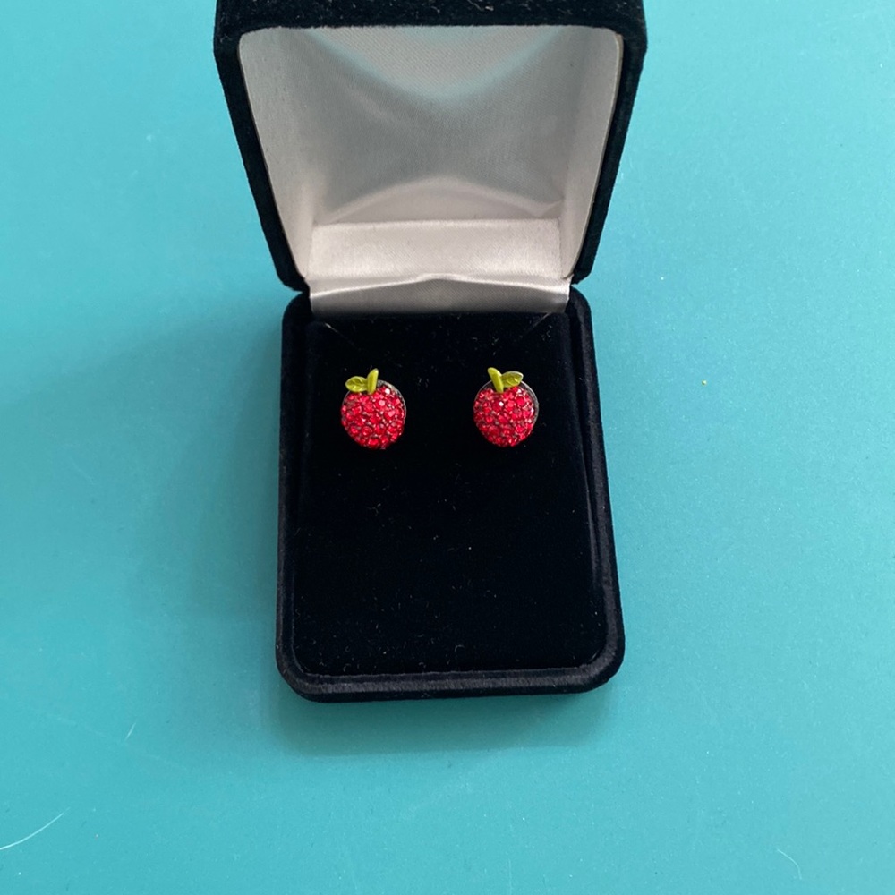 Tiny Apply Studs